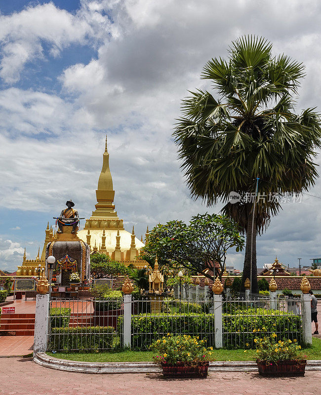 Pha That Luang(佛塔)。老挝万象的大金塔。